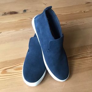 DV Navy slip on